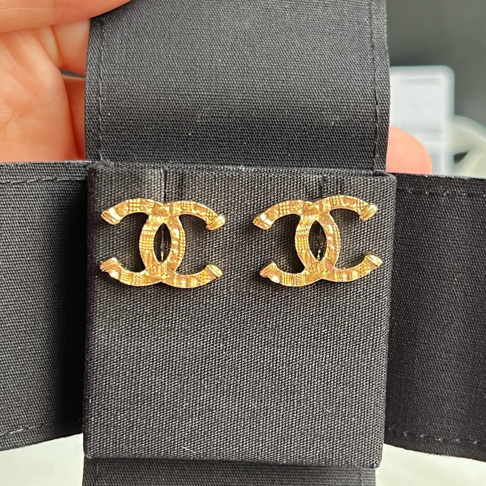 Authentic Brand New Chanel CC stud earrings